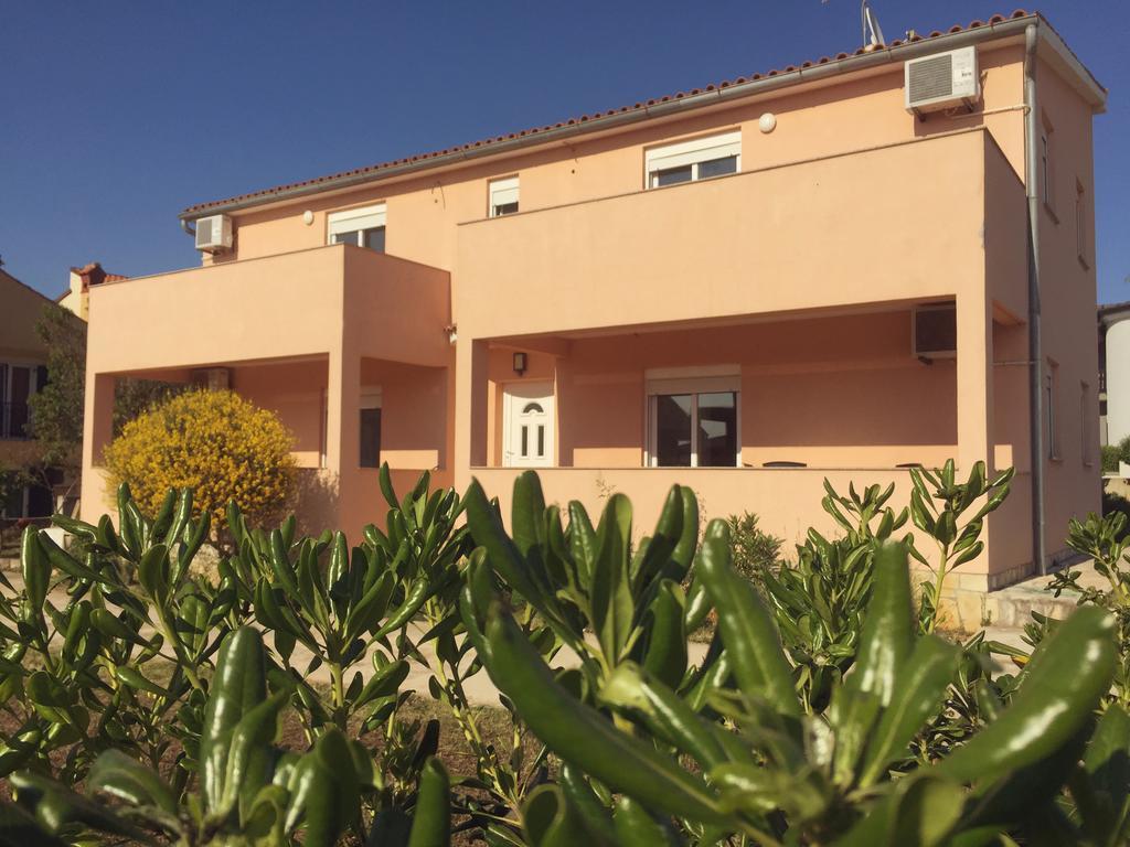 Sunny Rock Volme Apartments Banjole Bilik gambar